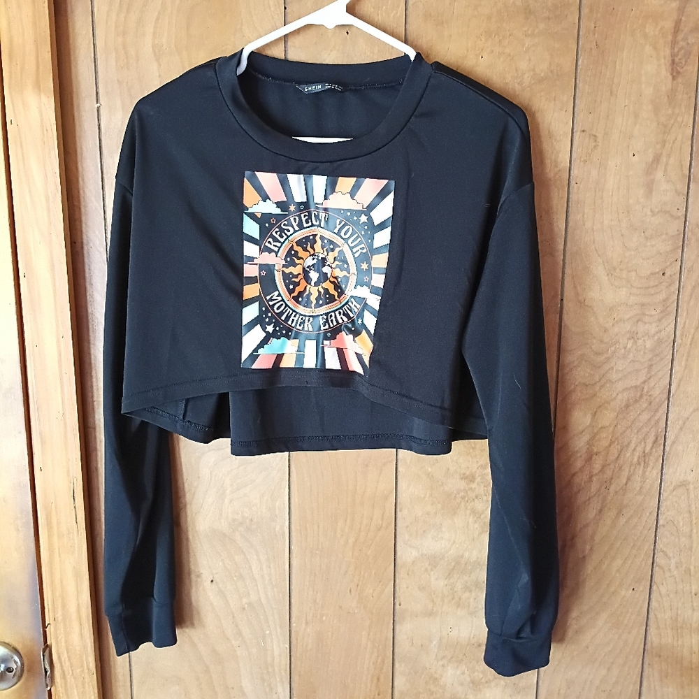 SHEIN Black “Respect Your Mother Earth” Graphic Long Sleeve Crop Top Size M